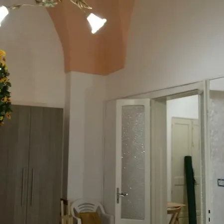 Casa Anna アパート Aradeo